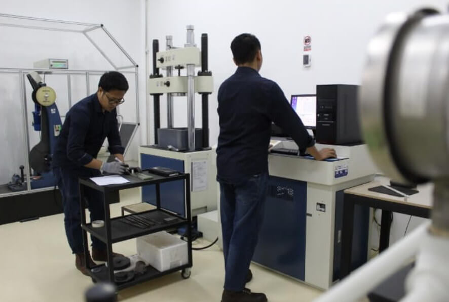 Cara Menggunakan Universal Testing Machine